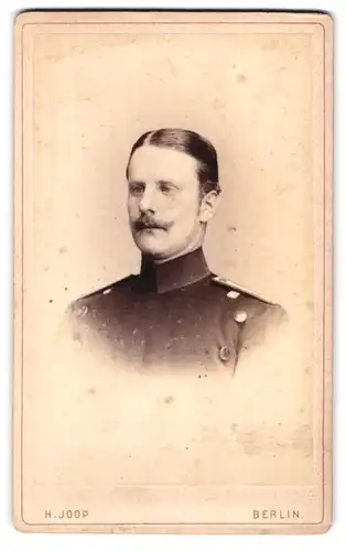 Fotografie H. Joop, Berlin, Potsdamer-Platz, Portrait Soldat in Uniform mit Moustache