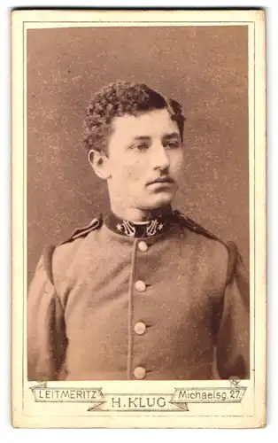 Fotografie H. Klug, Leitmeritz, Michaelsg. 27, Portrait Soldat in Uniform Musiker Infant Rgt. mit Locken