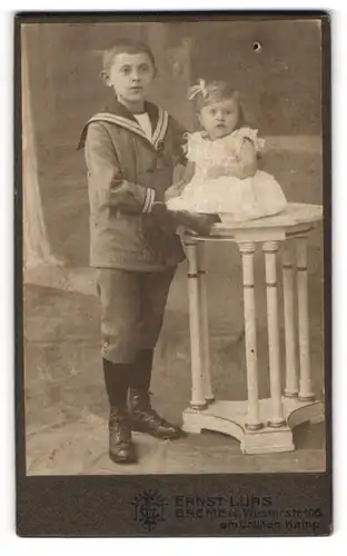 Fotografie Ernst Lürs, Bremen, Westerstrasse 106, Junge in Matrosenanzug mit Schwesterchen im Kleid