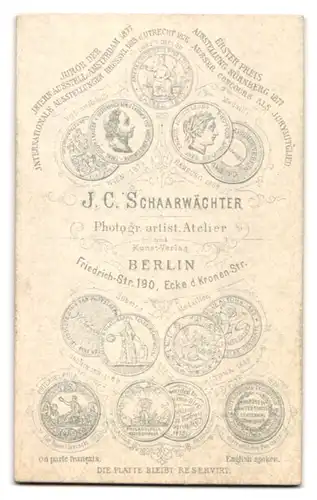 Fotografie J. C. Schaarwächter, Berlin, Friedrich Strasse 190, Junges Mädchen mit grossen Ohren