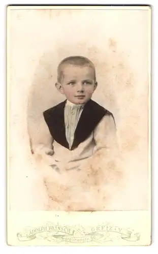 Fotografie Adolph Heinsch, Greiz i /V., Portrait kleiner Junge in modischer Kleidung