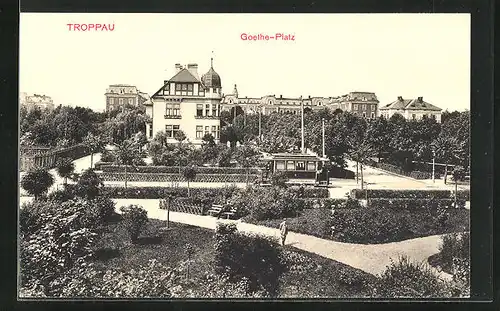 AK Troppau, Parkanlagen am Goethe Platz mit Strassenbahn