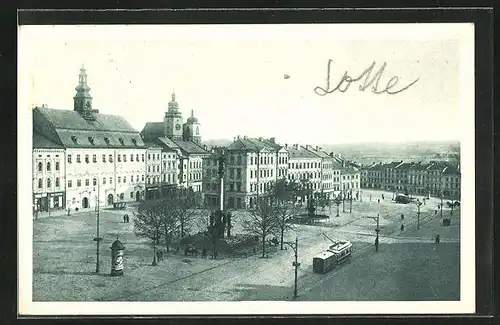 AK Iglau, Masarykplatz mit Rathaus, Strassenbahn und Litfasssäule