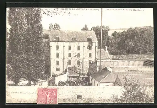 AK St-Cyr-la-Revière, La sortie des Ateliers Dailloux