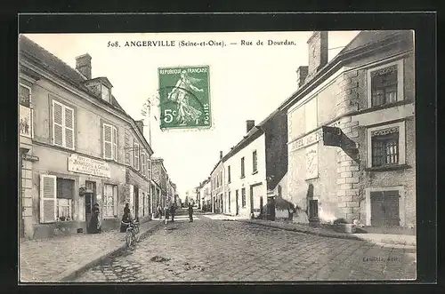 AK Angerville, Rue de Dourdan