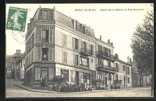 AK Orsay, Place de la Mairie et Rue Boursier, Hôtel Meublé