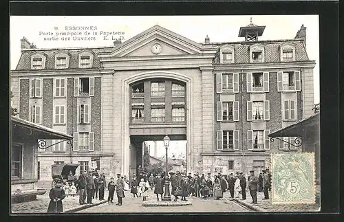 AK Essonnes, La Porte de la Papeterie sortie des Ouvriers