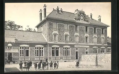 AK Ris-Orangis, Cour de l`Ecole des Garcons