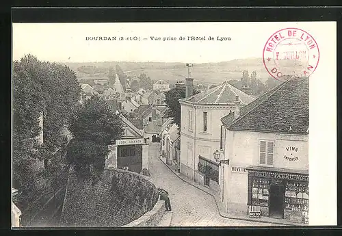 AK Dourdan, Vue prise de l`Hôtel de Lyon