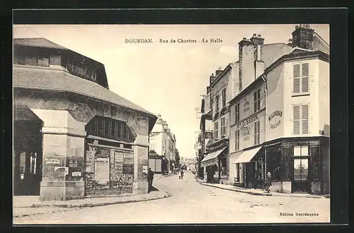 AK Dourdan, Rue de Chartres, La Halle