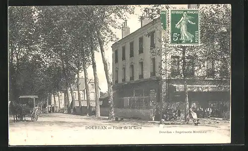 AK Dourdan, Place de la Gare