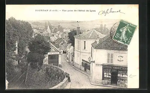 AK Dourdan, Vue prise de l`Hôtel de Lyon