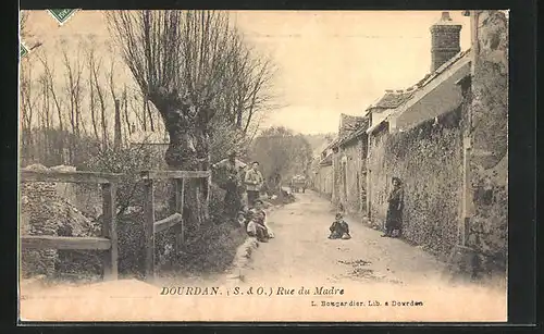 AK Dourdan, Rue du Madre