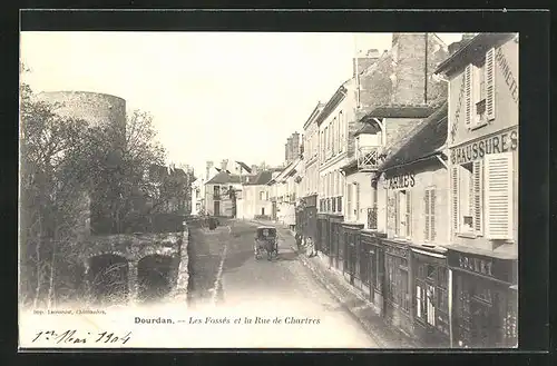 AK Dourdan, Les Fossés et la Rue de Chartres