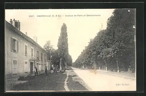 AK Angerville, Avenue de Paris et Gendarmerie