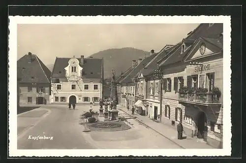 AK Kapfenberg, Marktplatz mit Stadtamt und Monument