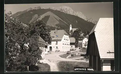 AK Ardning Stmk., Strassenpartie mit Berglandschaft