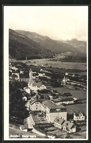 AK Selztal, Blick zur Kirche und Berglandschaft