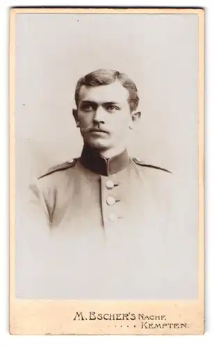 Fotografie M. Bscher`s Nachf. Kempten, Portrait Soldat in Uniform
