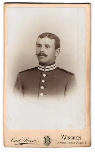 Fotografie Carl Berné, München, Türkenstrasse 20, Portrait Soldat in Uniform mit Moustache