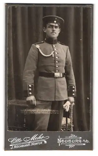 Fotografie Otto Mohr, Neuburg a. Donau, Franziskanerstr. B 162, Portrait Soldat in Uniform mit Schirmmütze