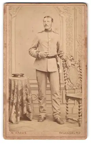 Fotografie Martin Kraus, Regensburg, Ostengasse H 163, Portrait Soldat in Uniform mit Zigarette