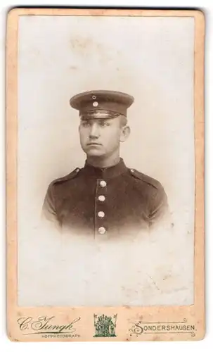 Fotografie Carl Jungk, Sondershausen, Güntherstr. 30, Portrait Soldat in Uniform mit Schirmmütze