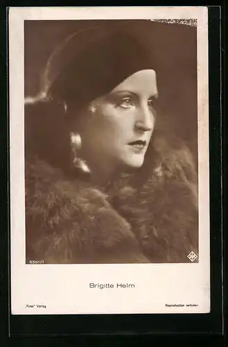 AK Schauspielerin Brigitte Helm mit Kopftuch