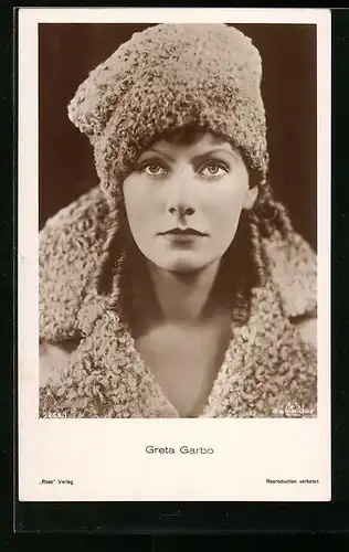 AK Schauspielerin Greta Garbo mit Wollmütze