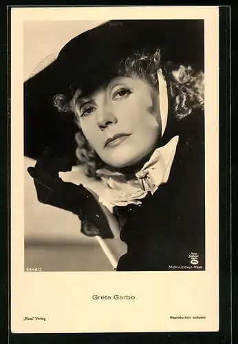 AK Schauspielerin Greta Garbo mit Hut