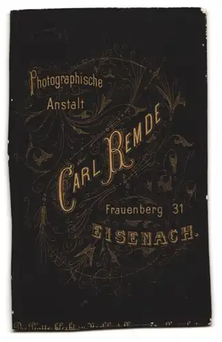 Fotografie Carl Remde, Eisenach, Frauenberg 31, Portrait junge Dame mit Amulett