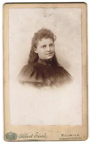 Fotografie Albert Eisele, Neuwied, Marktstrasse 43 a, Portrait junge Dame im Kleid