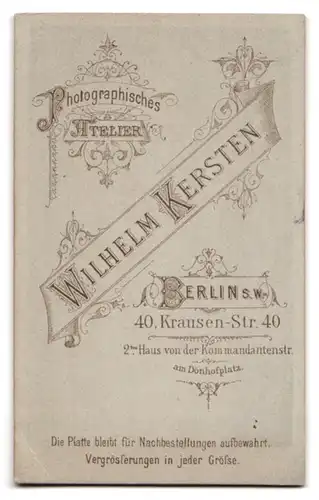 Fotografie Wilhelm Kersten, Berlin-SW, Krausen-Str. 40, Portrait junger Mann in modischer Kleidung