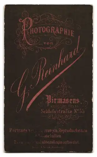 Fotografie G. Reinhard, Pirmasens, Schlossstr. 55, Portrait Pfarrer im Talar mit Brille