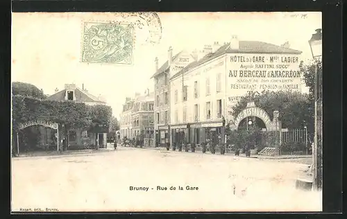 AK Brunoy, Rue de la Gare, Strassenpartie