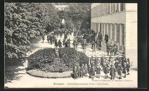 AK Étampes, Institution Jeanne d`Arc, Les Cours