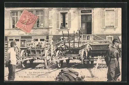AK La Ville-du-Bois, Le Prefet se rendant a la Mairie