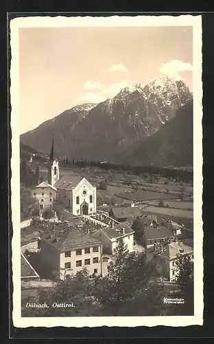 AK Dölsach, Kirche mit Friedhof gegen Gebirge