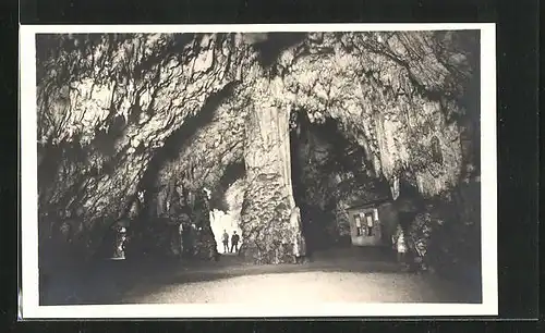 AK Triest, Grotte di Postumia, L`Ufficio delle R.R. Poste nelle grotte