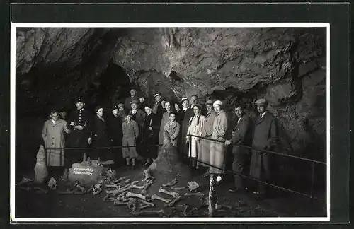 AK Rübeland im Harz, Besucher in der Hermannshöhle