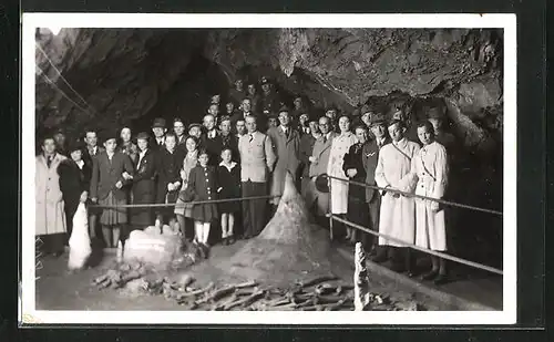AK Rübeland im Harz, Besuchergruppe in der Hermannshöhle