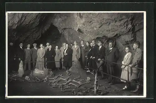 AK Rübeland im Harz, Besuchergruppe in der Hermannshöhle