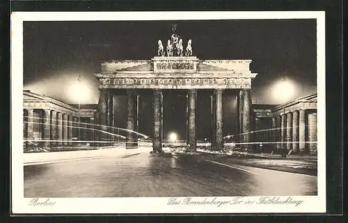 AK Berlin, Brandenburger Tor in Festbeleuchtung
