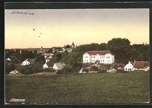 AK Jilemnice, Ortsansicht von der Wiese aus gesehen