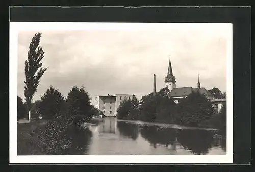 AK Prepere, Ortspartie mit Kirche am Fluss