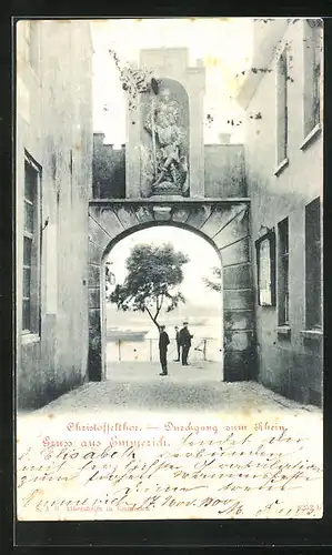 AK Emmerich am Rhein, Passanten am Christoffelthor mit Blick auf den Rhein