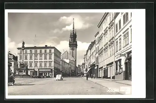 AK Znaim a.d. Thaya, Stadtplatz und Blick zur Kirche