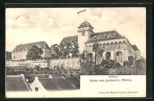 AK Joslowitz in Mähren, Blick auf das gesamte Schloss und die Fahne auf dem Turm