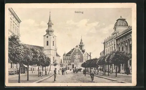 AK Göding / Hodonin, Strassenleben mit Passanten