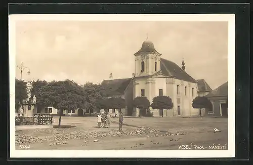 AK Veseli n. Mor., Namesti